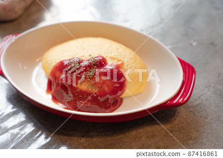 Ketchup omelet rice Ketchup omelet rice 87416861