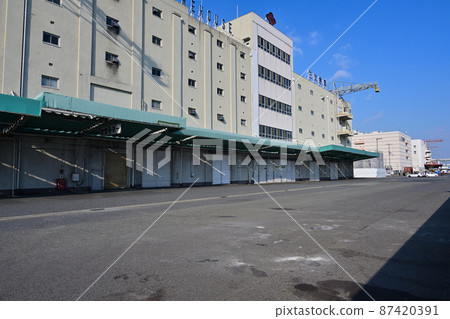 Sumitomo Warehouses at Shinko Pier No. 2 Jetty, Kobe Port, the planned arena construction site Sumitomo Warehouses at Shinko Pier No. 2 Jetty, Kobe Port, the planned arena construction site 87420391