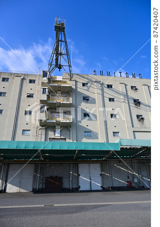 神戶港新光碼頭2號碼頭的住友倉庫,計劃中的競技場建設工地 神戶港新光碼頭2號碼頭的住友倉庫,計劃中的競技場建設工地 87420407