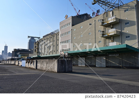 神戶港新光碼頭2號碼頭的住友倉庫,計劃中的競技場建設工地 神戶港新光碼頭2號碼頭的住友倉庫,計劃中的競技場建設工地 87420423