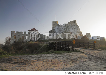 Rabsztyn medieval castle in Silesia, Poalnd Rabsztyn medieval castle in Silesia, Poalnd 87420491