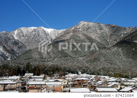 滋賀縣冬季的平山 87421084