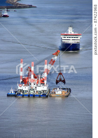 Dredging work and dredging vessels that support the safe navigation of ships Dredging work and dredging vessels that support the safe navigation of ships 87422968