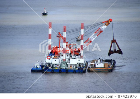 支持船舶安全航行的疏浚作業和疏浚船舶 87422970