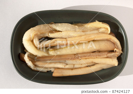 Dried zuiki rehydrated with water 87424127