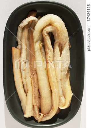 Dried zuiki rehydrated with water 87424128