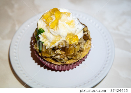 Walnut tart cake Walnut tart cake 87424435