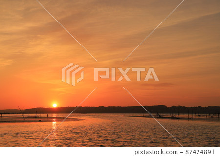 Landscape of the sunrise in Imba-numa 87424891