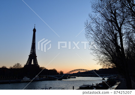 Paris, France, River Seine and Eiffel Tower at dusk, taken February 27, 2022. Paris, France, River Seine and Eiffel Tower at dusk, taken February 27, 2022. 87425207
