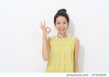 Female portrait in her 20s, upper body 87426646
