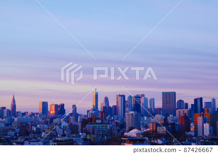 Shinjuku skyscrapers in the morning glow 87426667