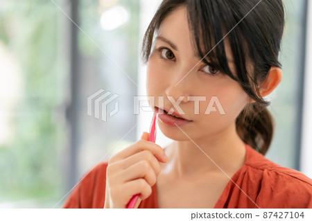 A brush A brush 87427104