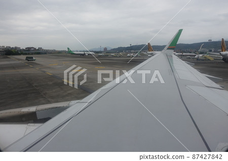機翼 87427842