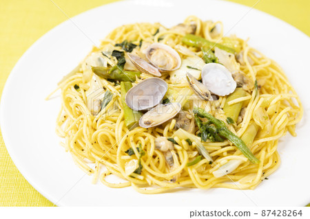 美味的油菜花和蘆筍 vongole 意大利面 87428264