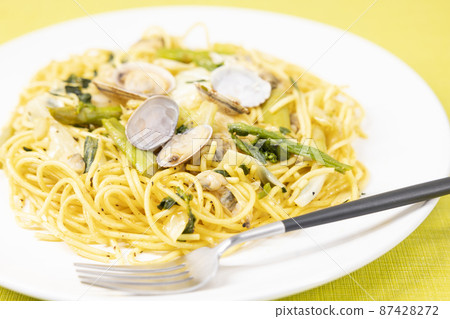 美味的油菜花和蘆筍 vongole 意大利面 87428272