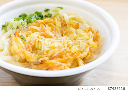 美味的天婦羅烏冬面 87428616