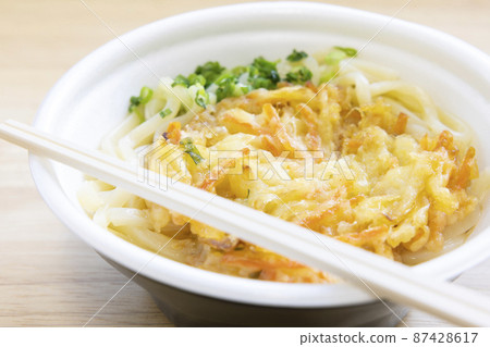 美味的天婦羅烏冬面 87428617