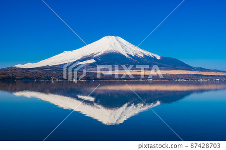 山中湖倒立的富士山冬景 山中湖倒立的富士山冬景 87428703