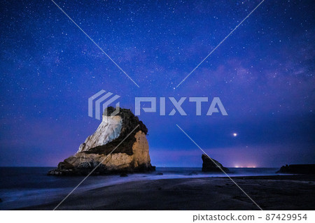 Starry sky of Meotoiwa (Suzumejima) Starry sky of Meotoiwa (Suzumejima) 87429954