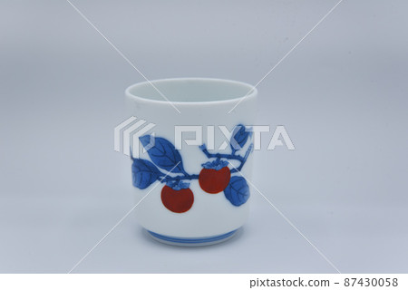 Fifteenth Kakiemon, a teacup 87430058