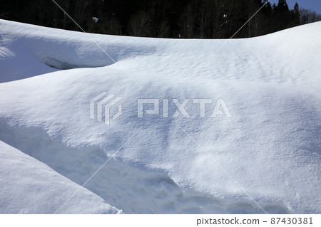 福島縣只見町冬季大雪地區的雪牆 87430381
