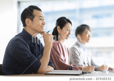 中老年研討會參加者合影合影“LINK FOREST” 87430535