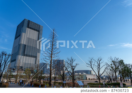 Evening cityscape of Toyosu, Koto-ku, Tokyo 87430723