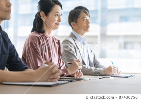 Middle-aged and senior seminar attendees, profile image of a middle-aged woman with a serious expression, shooting cooperation "LINK FOREST" Middle-aged and senior seminar attendees, profile image of a middle-aged woman with a serious expression, shooting cooperation "LINK FOREST" 87430756