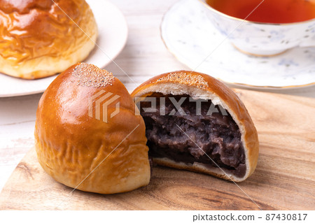 Thin-skinned anpan Thin-skinned anpan 87430817