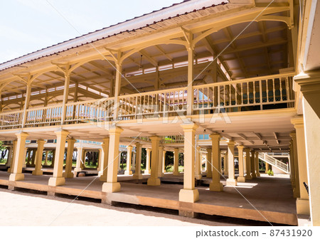 Retro building of old palace as tourist attractions Retro building of old palace as tourist attractions 87431920