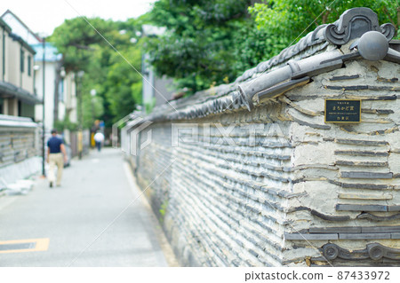 Tsukiji Fence with a taste of Yanaka, Tokyo 87433972