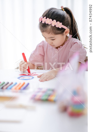girl child lifestyle parenting 87434992