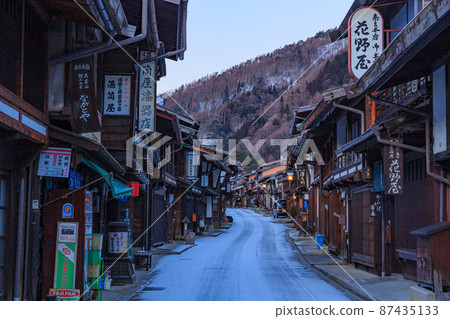 中山道、木曾路、奈良井宿街景 中山道、木曾路、奈良井宿街景 87435133