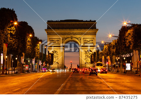 Arc de Triomphe in Paris in the twilight at dusk Arc de Triomphe in Paris in the twilight at dusk 87435275