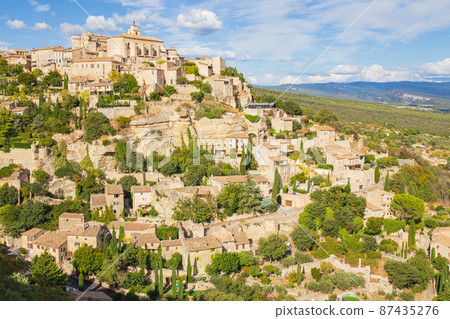 Beautiful streets of Gordes, southern France 87435276