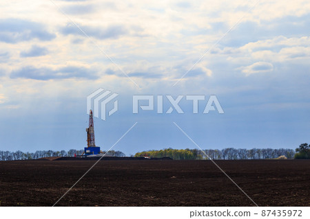 Land oil drilling rig on the field Land oil drilling rig on the field 87435972