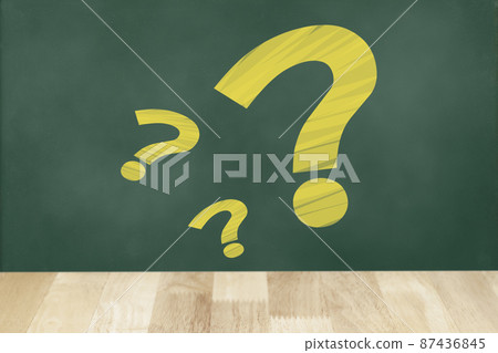 黑板上寫著“Hatena”的黃色字母 黑板上寫著“Hatena”的黃色字母 87436845