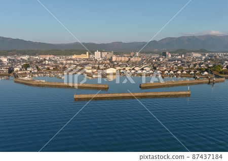 秋天的片田漁港 87437184