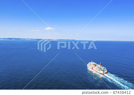 Tokyo Bay Ferry heading to Kurihama Port 87438412