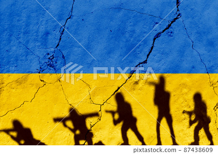 Conflict between Russia and Ukraine. Grunge flags of Ukraine with soldiers shadows Conflict between Russia and Ukraine. Grunge flags of Ukraine with soldiers shadows 87438609