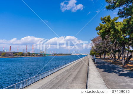 Hamaji waterway and revetment promenade in Takaishi city 87439085