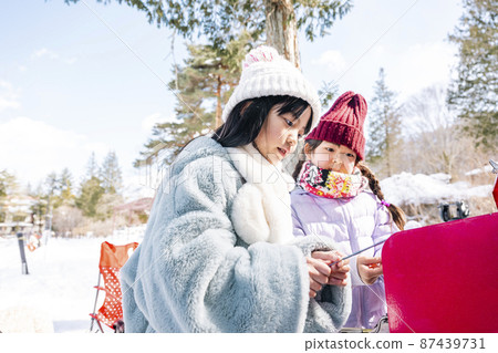 Children making roasted marshmallows at the camp 87439731
