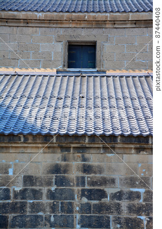 A quaint stone wall A quaint stone wall 87440408