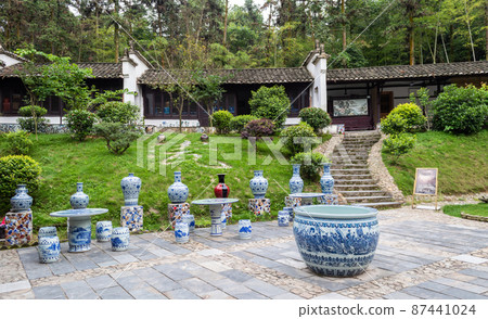 Porcelain vases decorating garden in Jingdezhen, China Porcelain vases decorating garden in Jingdezhen, China 87441024