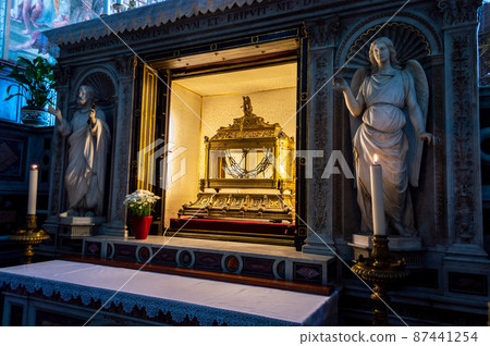 Reliquary containing the chains of St Peter in Rome, Italy Reliquary containing the chains of St Peter in Rome, Italy 87441254