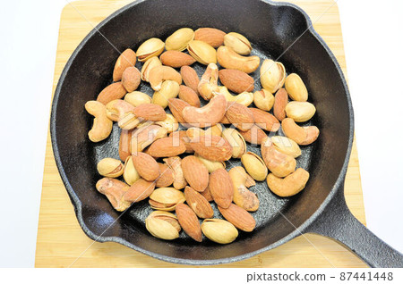Smoked mixed nuts Smoked mixed nuts 87441448