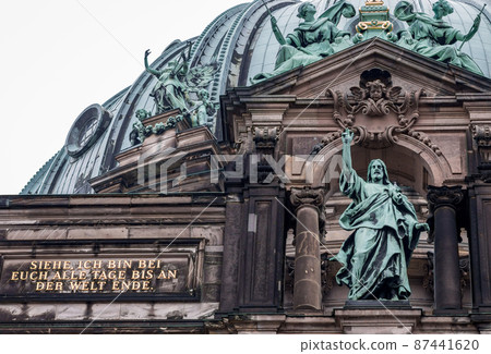 Facade details on the Berlin Cathedral (Berliner Dom) in Berlin, Germany 87441620