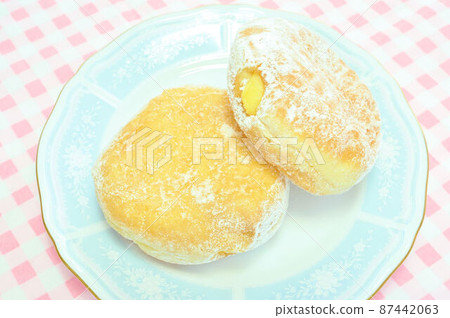 Custard cream donuts 87442063