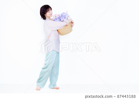 Spring outfit short bob woman holding a flower bucket 87443188