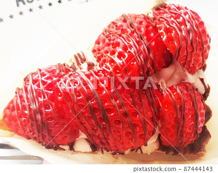 Strawberry cake Strawberry cake 87444143